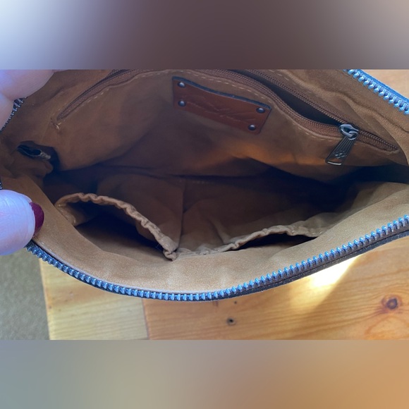 Beautiful Blue Patricia Nash Crossbody Bag. Excellent condition. - Picture 8 of 8